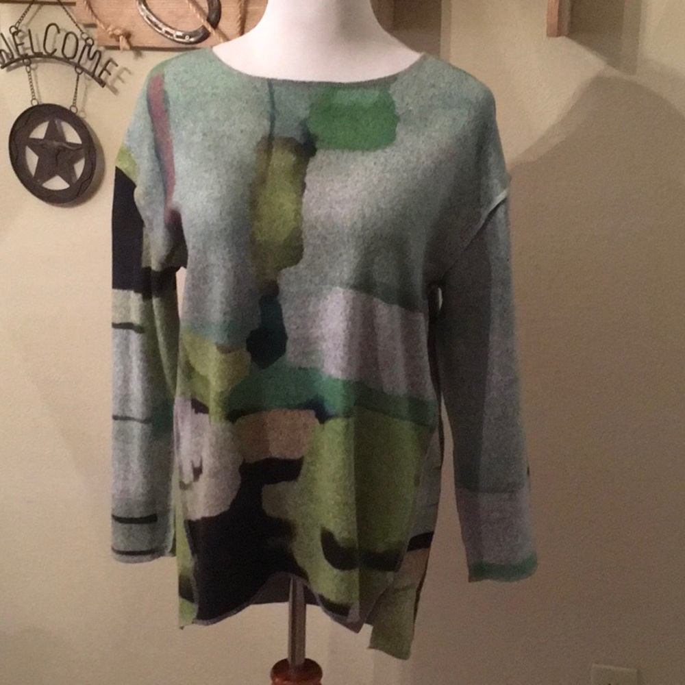 Beautiful Lily London lightweight top.
